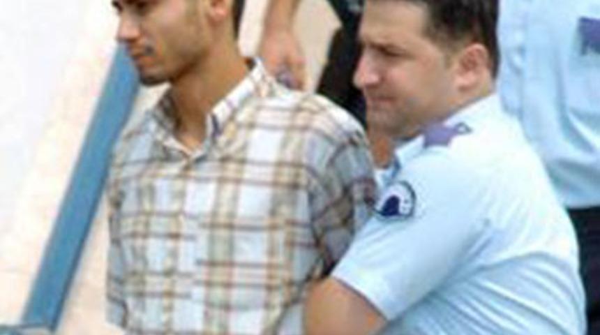 Ailesini katleden gen&ccedil; evinde &ouml;l&uuml; bulundu