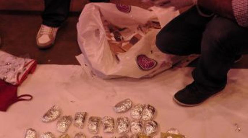 İ&ccedil; &Ccedil;amaşırına Gizlenmiş 1 Kilo Eroin Ele Ge&ccedil;irildi