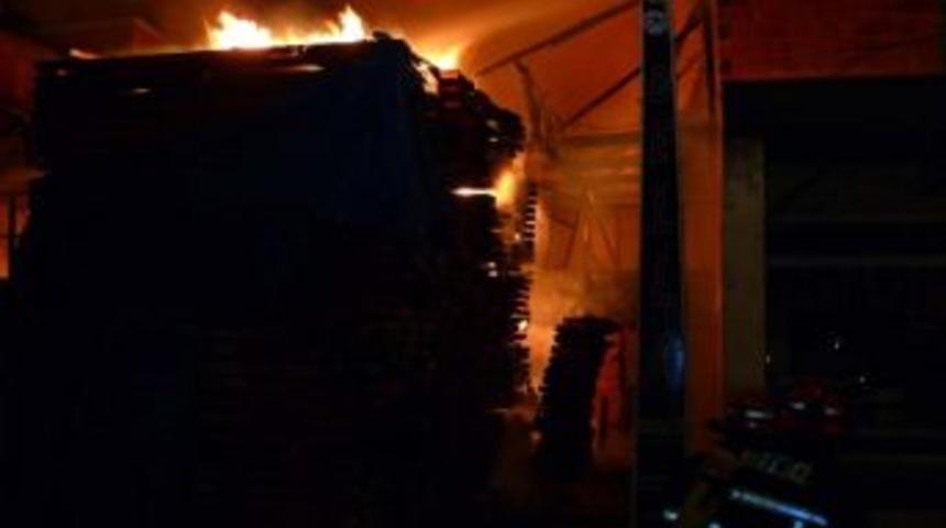 Sandalye İmalathanesi Alevlere Teslim