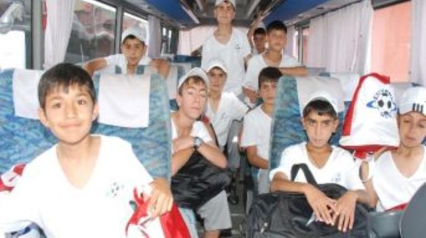 Muşlu 10 &Ccedil;ocuk Kıbrıs&rsquo;a Uğurlandı