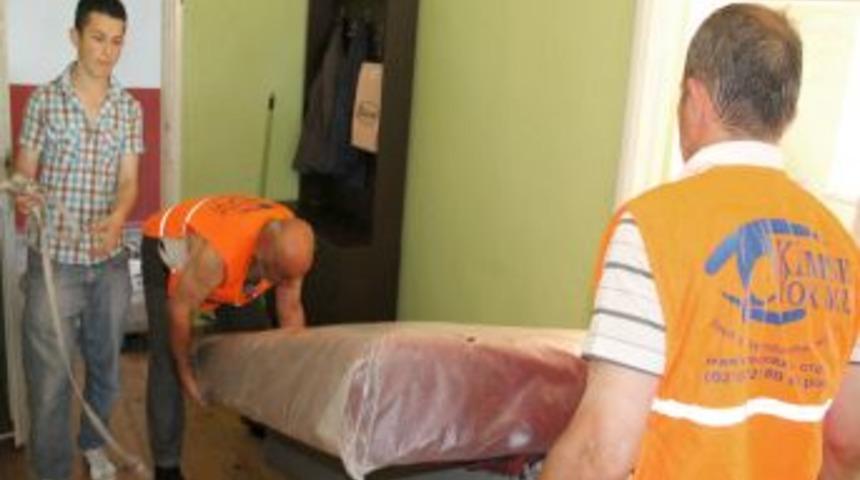 Kimse Yok Mu, Selden Zarar G&ouml;ren Şehit Ailesine Eşya Yardımı Yaptı