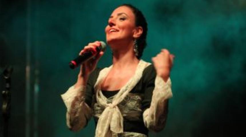 Bayburt'ta Dede Korkut Şenlikleri Coşkusu S&uuml;r&uuml;yor