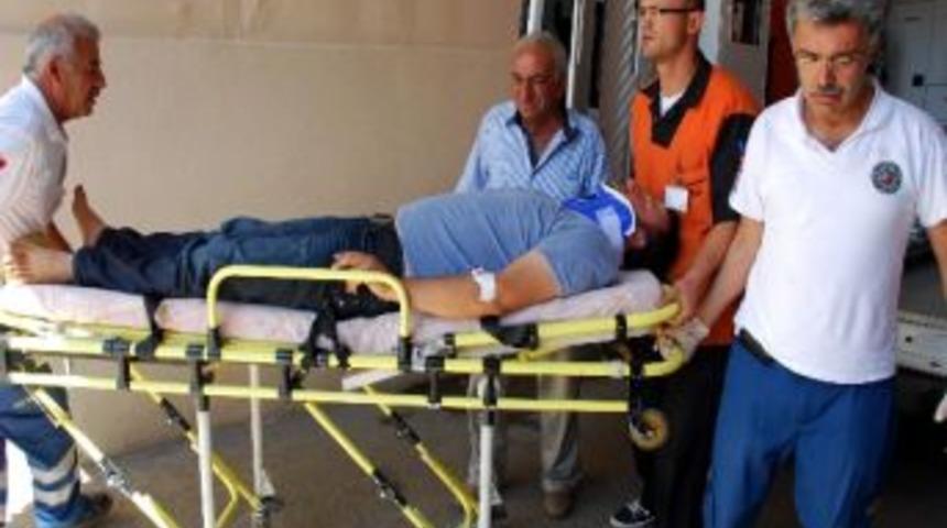 Adıyaman&rsquo;da İki Otomobil &Ccedil;arpıştı: 2 Yaralı