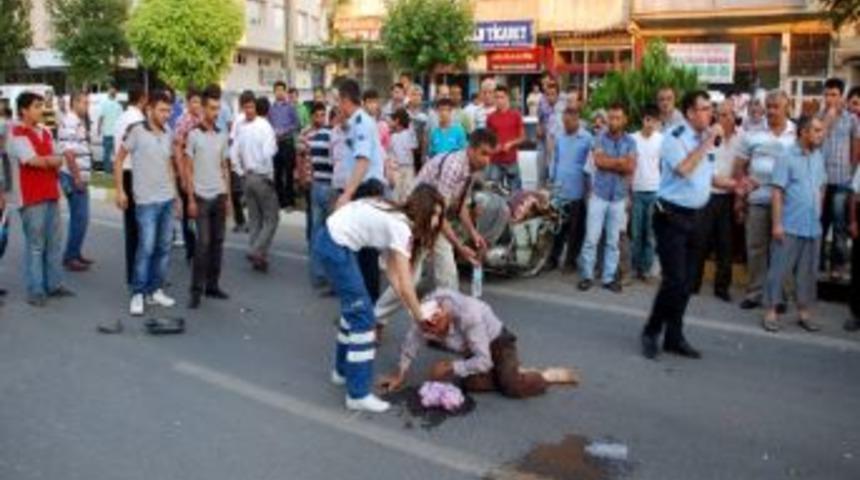 Minib&uuml;s İle Motosiklet &Ccedil;arpıştı: 1 Ağır Yaralı