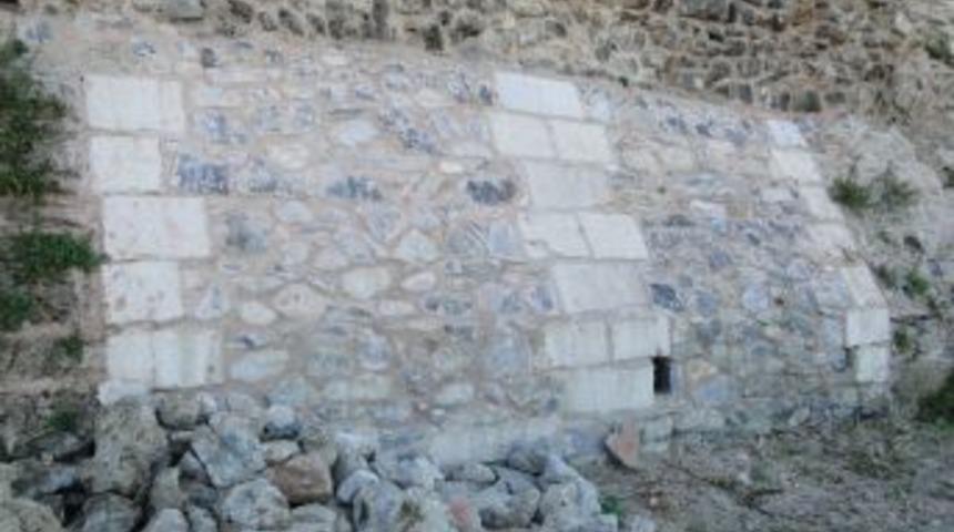 Bursa Surlarındaki Restorasyon, Tarihi Izleri Bozuyor Iddiası