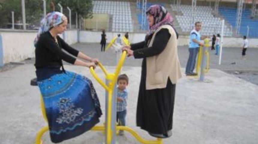 Yerel Kıyafetlerle Spor