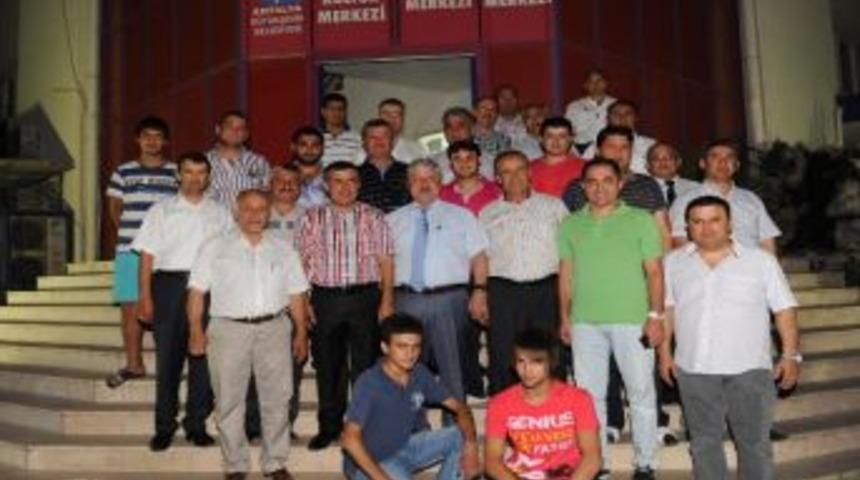 Akaydın, İşadamları Ve &Ccedil;ıraklarla Yemekte Buluştu
