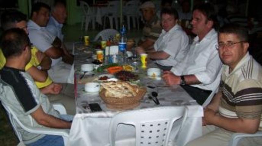Thk Muhtarlara Yemek Verdi