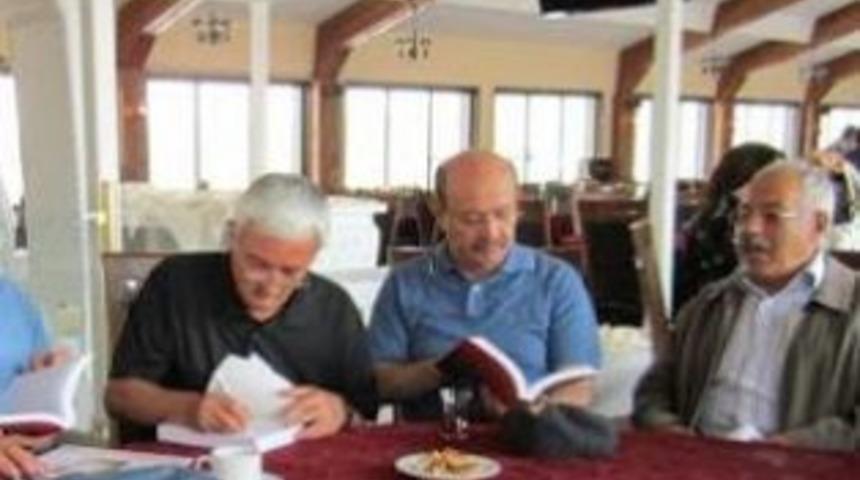 Yavuzer Kayseri'de kitabını imzaladı