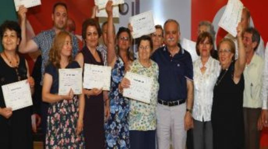 Bayraklı Belediyesi Siyaset Okulu İlk Mezunlarını Verdi