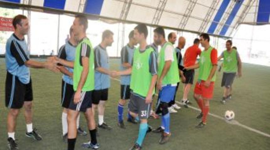 Hakkari&rsquo;de Kurumlar Arası Halı Saha Futbol Turnuvası Sona Erdi