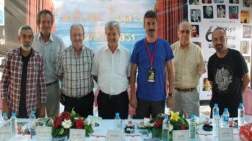 Tiyatrolar Dikili'de Buluştu