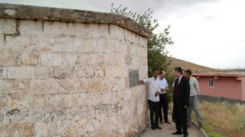 Hz. En&uuml;ş T&uuml;rbesi İlgi Bekliyor