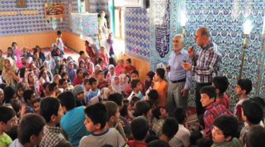 Başkan Ayanoğlu, Kur'an Kursunda Okuyan &Ouml;ğrencileri Ziyaret Etti