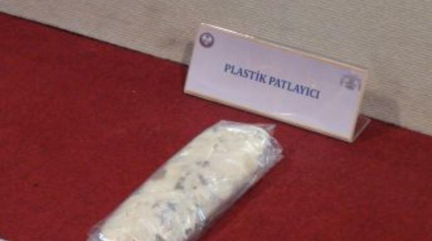 K&uuml;&ccedil;&uuml;k&ccedil;ekmece'de Bulunan Patlayıcılar Emniyette Sergilendi