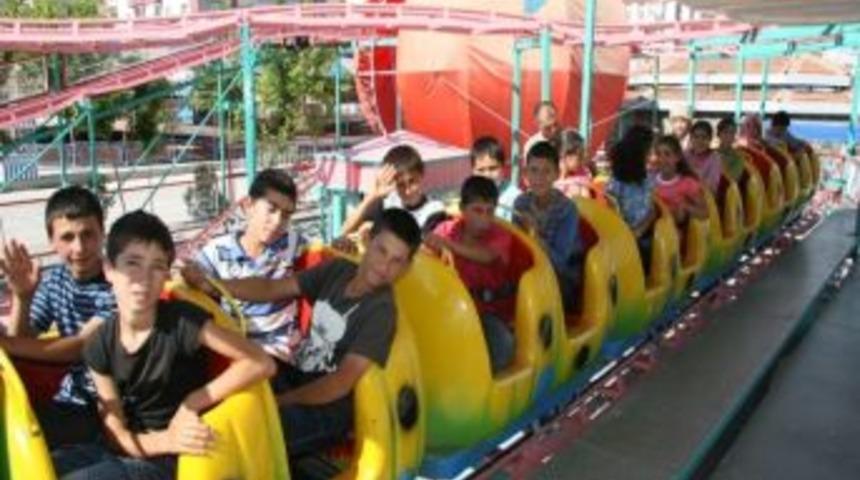 "biz Varız" Projesi İle G&ouml;n&uuml;llerince Eğlendiler