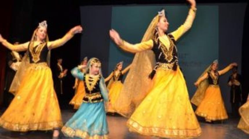 Azerbaycan Dans Ekibinden Gösteri