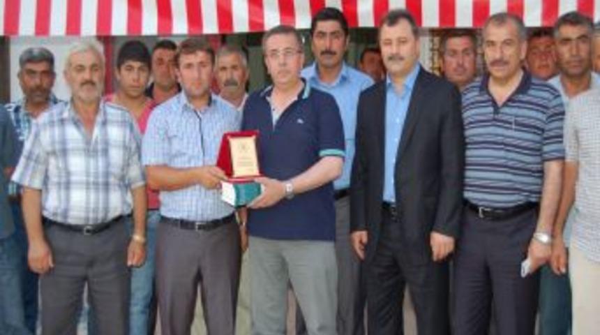 Samsunlulardan Başkan &Ccedil;etin'e Teşekk&uuml;r Plaketi