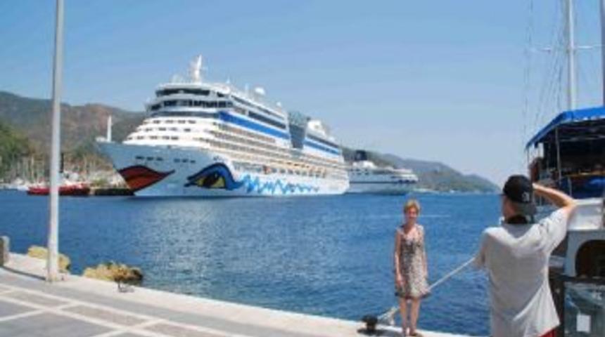 Marmaris İki Gemiye Aynı Anda Ev Sahipliği Yaptı