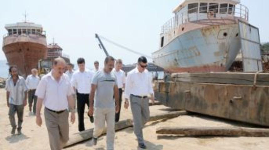 T&uuml;rkiye'nin T&uuml;rk Bandıralı En B&uuml;y&uuml;k Yatı Suya Iniyor