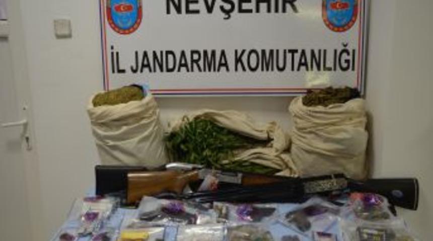 Jandarma Uyuşturucu &Ccedil;etesini &Ccedil;&ouml;kertti