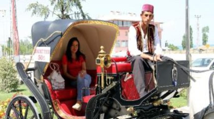 Van G&ouml;l&uuml; Sahil Yolunda Fayton Keyfi