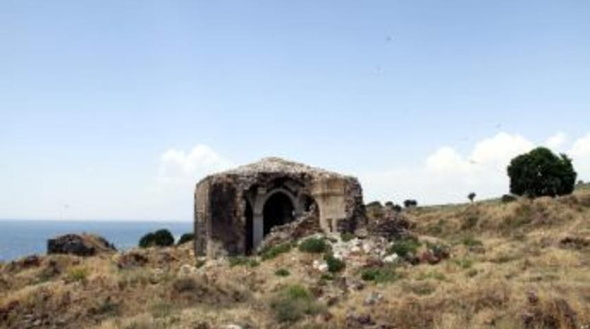 Adır Adası&rsquo;ndaki Eserler Restore Edilmeyi Bekliyor