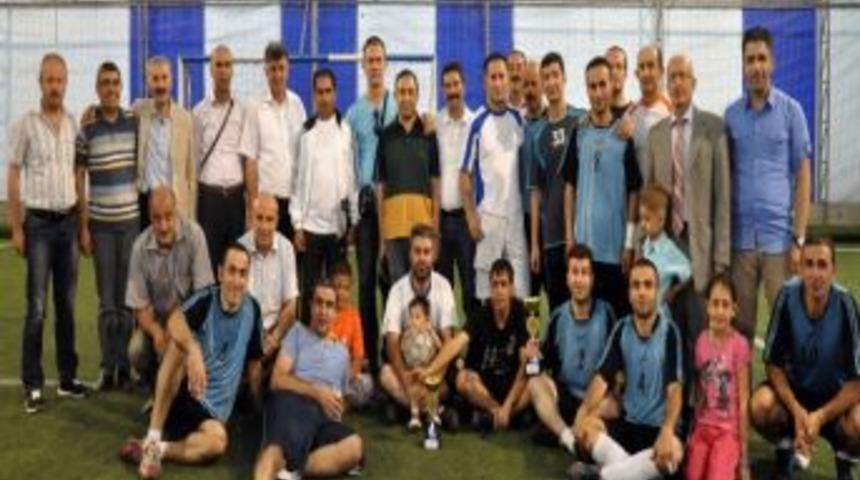 Hakkari'de D&uuml;zenlenen Kurumlar Arası Halı Saha Futbol Turnuvası Sona Erdi