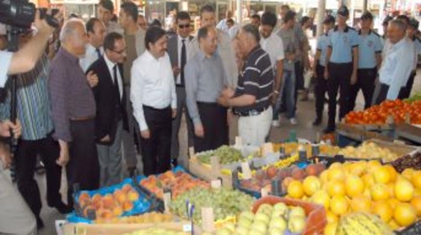 Sağlık Bakanı Akdağ, Muğla'da Semt Pazarını Gezdi