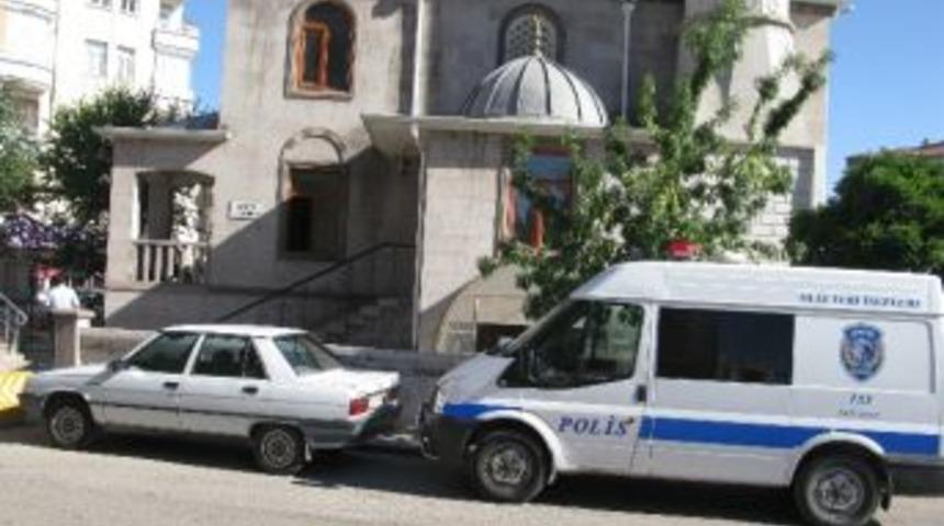 Camide Hırsızlık Girişimi