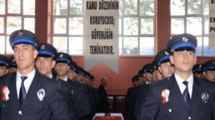 Eskişehir POMEM'de 293 Polis Adayı Diplomalarını Aldı