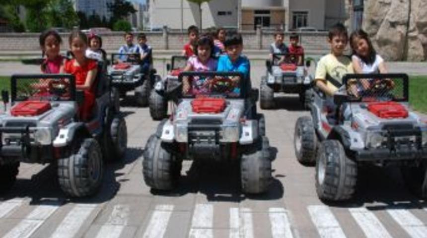 &Ccedil;ocuklar Eğlenirken Trafik Kurallarını &Ouml;ğreniyor