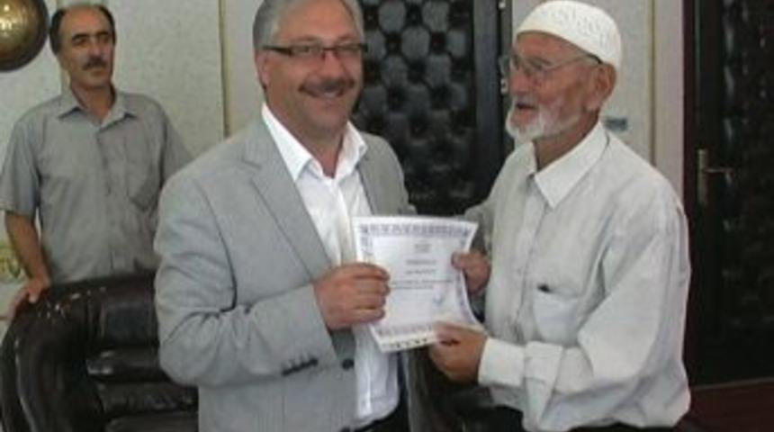 86 Yaşında Hafız Oldu