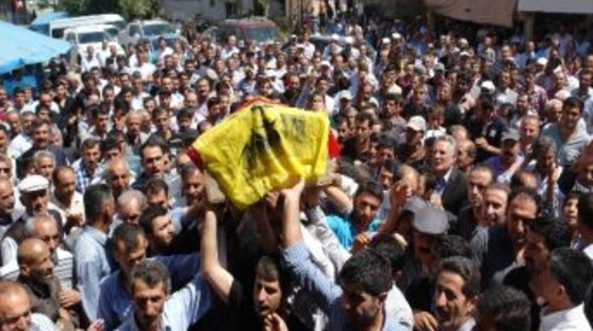 G&uuml;m&uuml;şhane'de &Ouml;l&uuml; Ele Ge&ccedil;irilen Pkk'lının Cenazesi Y&uuml;ksekova&rsquo;da Toprağa Verildi
