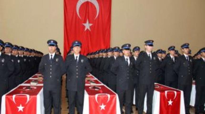 Sivas Polis Meslek Y&uuml;ksekokulu 294 Polis Adayını Mezun Etti