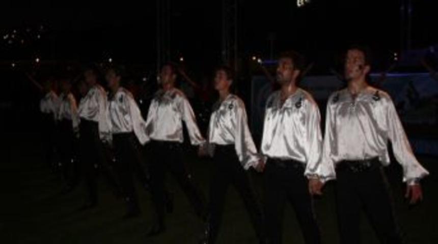 Bayburt&rsquo;ta Sevcan Orhan Ve Murat Yıldız R&uuml;zgarı Esti