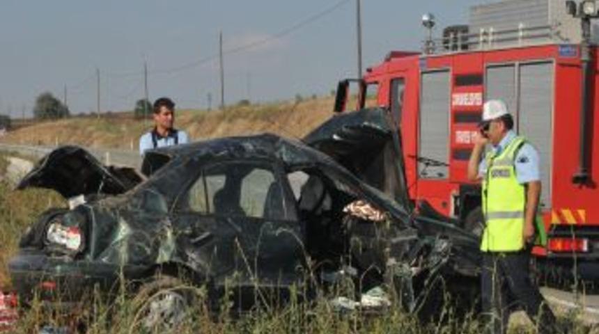 &Ccedil;orum'da Trafik Kazası: 1 &Ouml;l&uuml;, 3 Yaralı