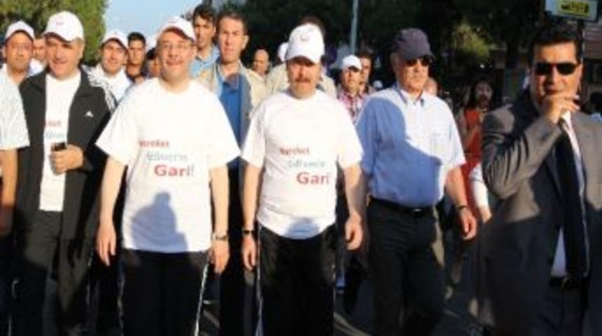 Sağlık Bakanı 10 Bin Adım Y&uuml;r&uuml;d&uuml;