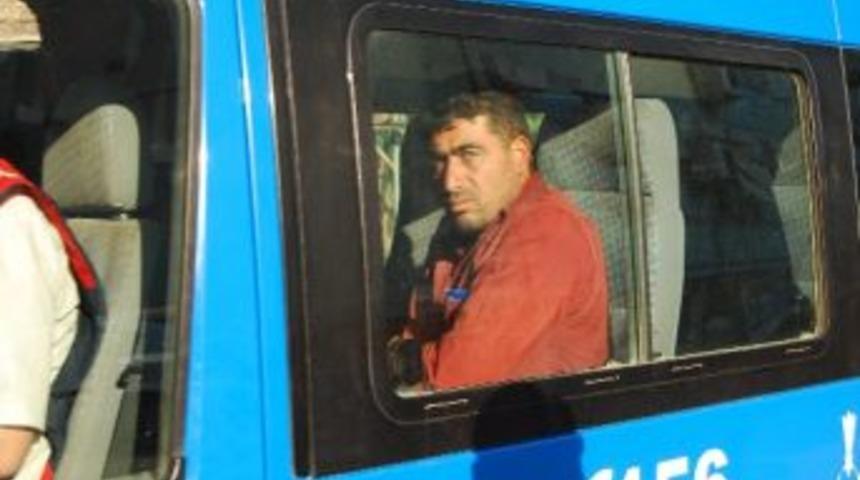 &Ouml;nce T&uuml;fekle Vurdu, Sonra Hastaneye Getirdi