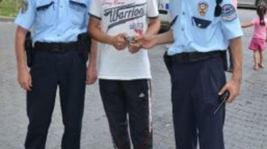 İzmir'de Cep Telefonu Hırsızlığı