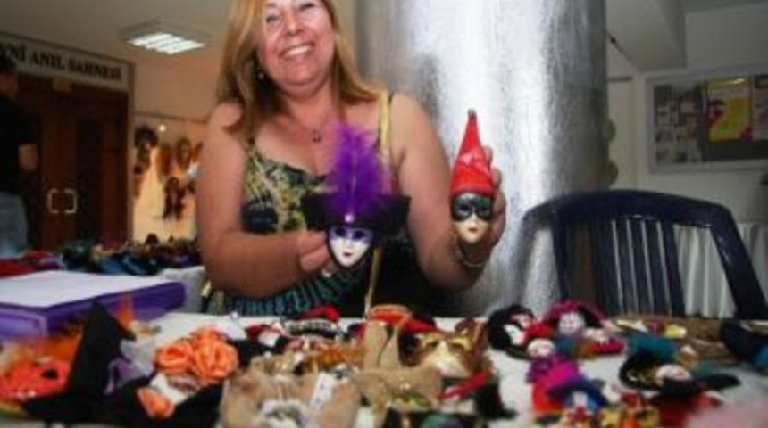 D&uuml;nya Maskları İzmirlilerle Buluştu