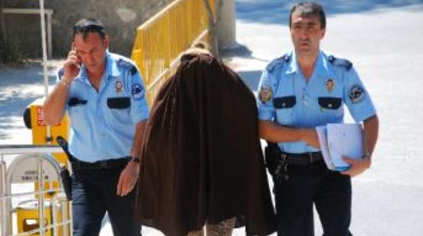 Marketten Mama Ve G&uuml;neş Kremi &Ccedil;aldı