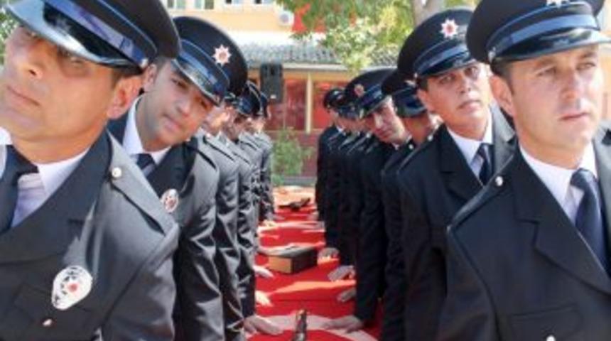 Gen&ccedil; Polisler Mesleğe Adım Attı