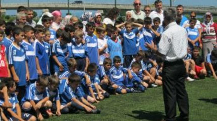 Minik Futbolcular K&uuml;t&uuml;phaneye &Uuml;ye Oldular