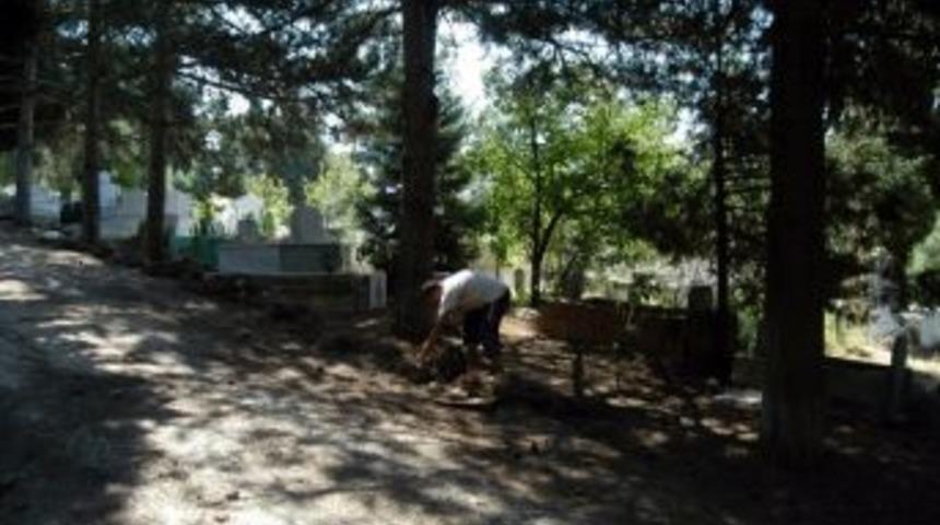Mezarlıklar Temizlenerek Ramazan Ayına Hazır Hale Getirildi