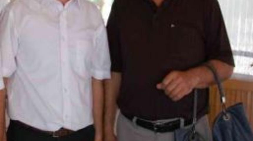 Asgari &Uuml;cretli Garsonlar Buldukları Bileziği Sahibine İade Etti