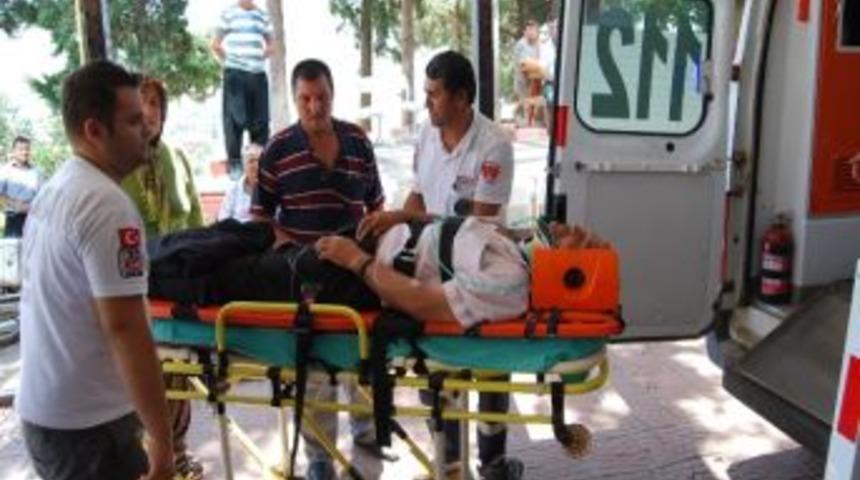 Koyun Y&uuml;kl&uuml; Kamyonet U&ccedil;uruma Yuvarlandı: 1 &Ouml;l&uuml;, 1 Yaralı