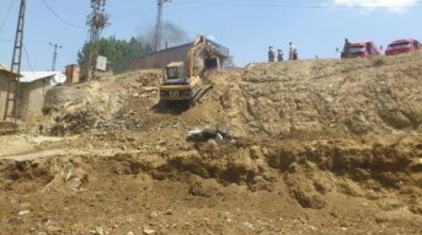 Şemdinli Belediyesi'nden Karşıyaka Mahallesine Yeni Yol