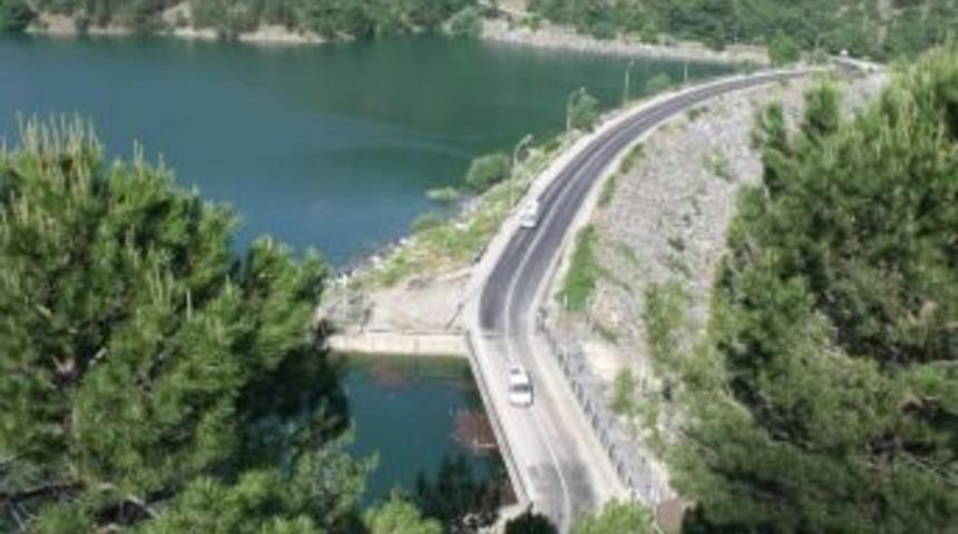 Kent Konseyi Doğancı Barajı G&ouml;vdesindeki Yola Dikkat &Ccedil;ekti