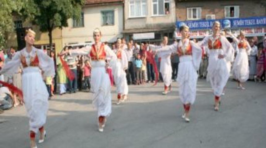 İneg&ouml;l'de Festival Coşkusu